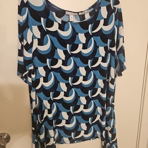 Dana Buchman Blue and Black Geometric Short Sleeve Top